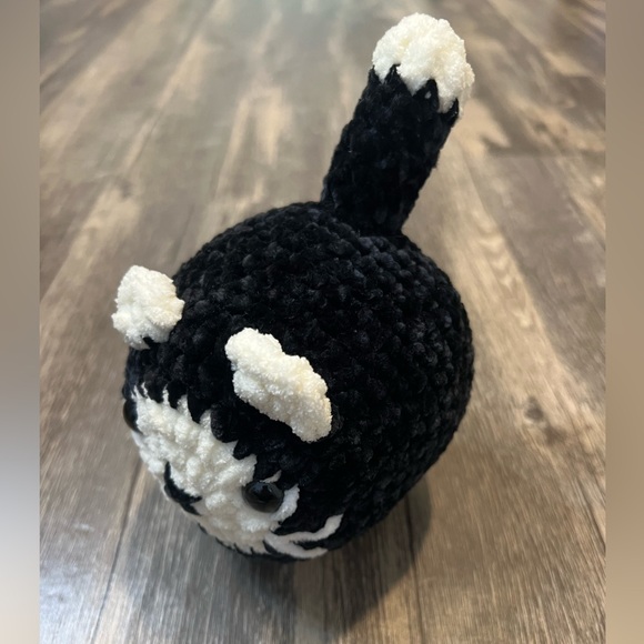 Black and White Kitty Cat 🐈‍⬛ Hand Crafted Crochet Plushie in Soft Snuggle Yarn - Picture 2 of 3